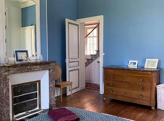 Aile Chateau Du Bois Des Faulx La Chapelle-du-Bois-des-Faulx